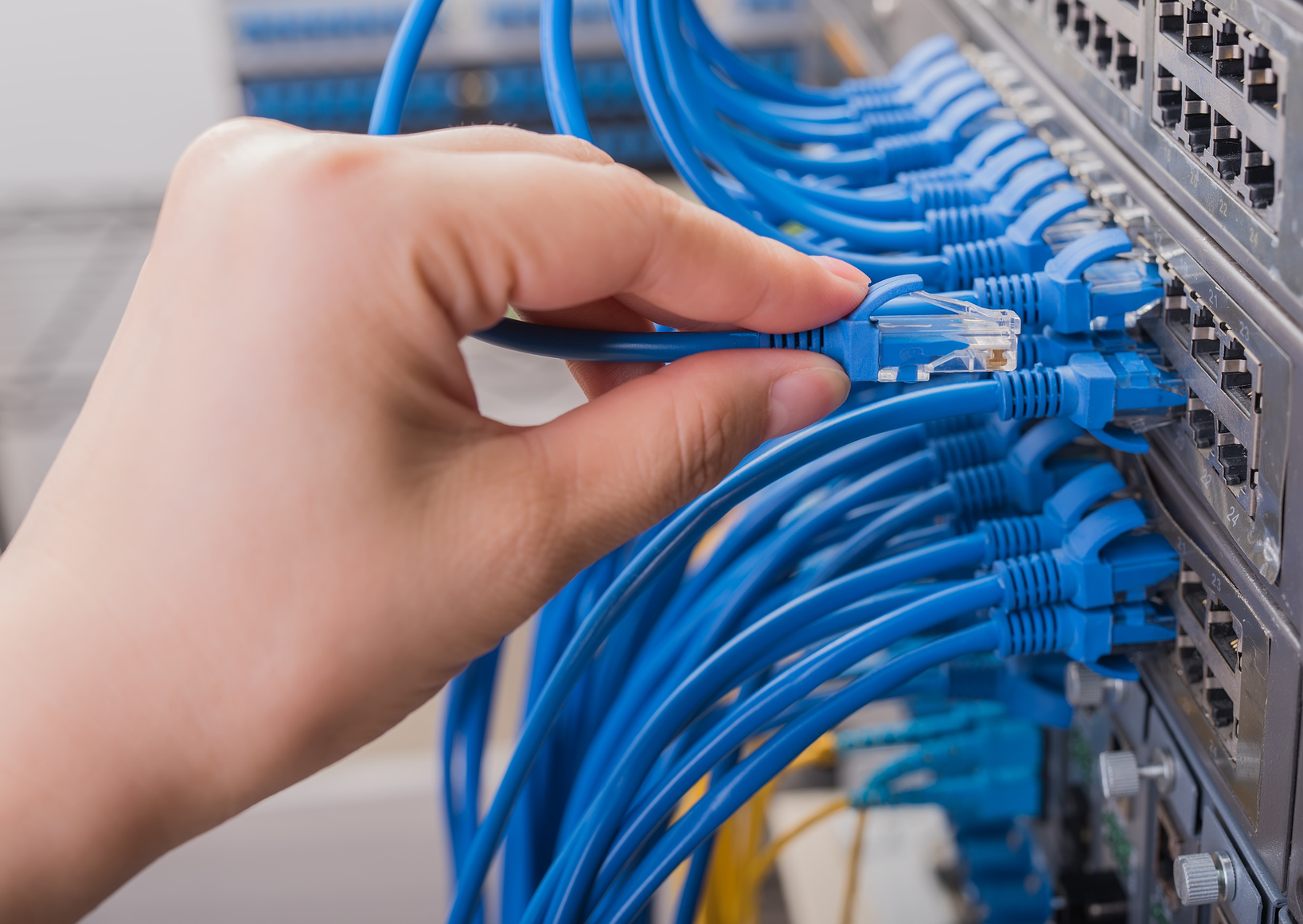 Data Network: Building Reliable and High-Speed Connectivity